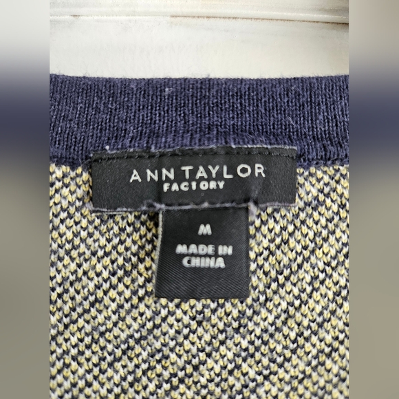 Ann Taylor Women's Cardigan Sweater, Size M - Picture 8 of 9